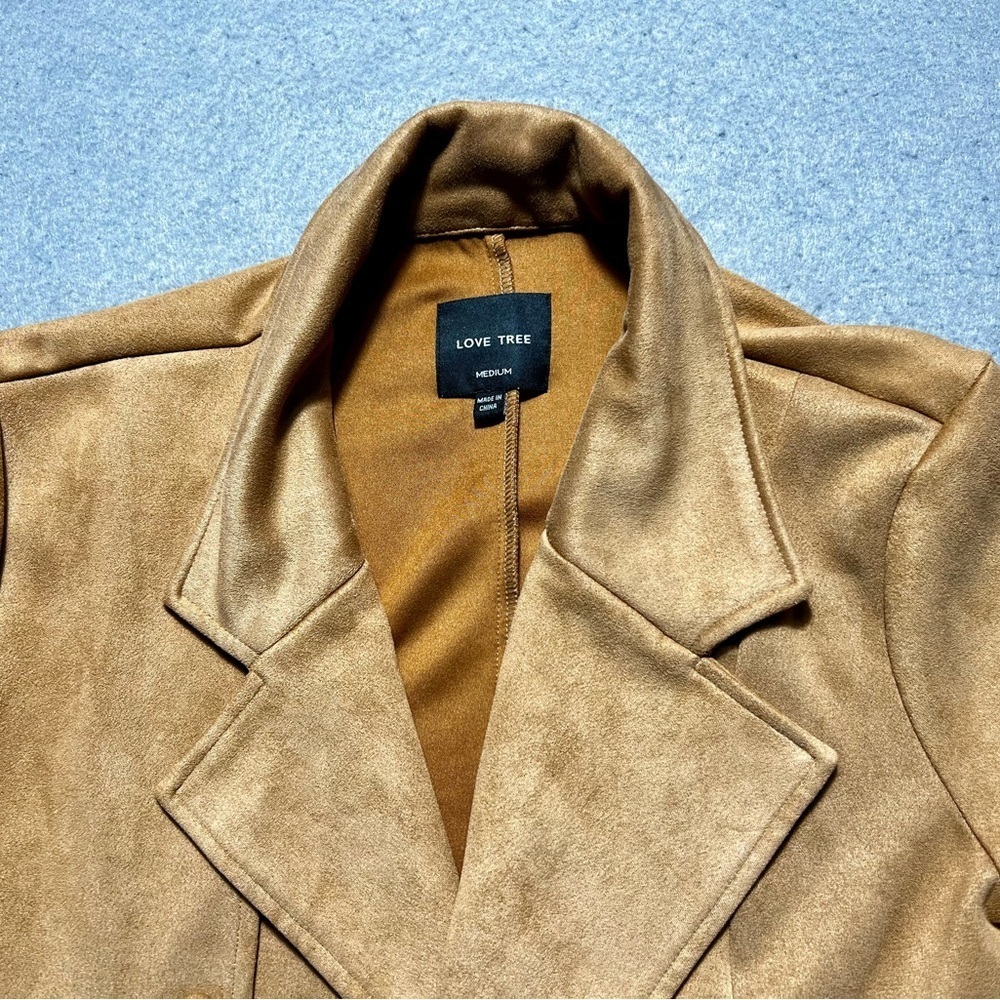 Love Tree Women’s Camel Faux Suede Trench Coat Size Medium No Belt - Picture 2 of 7